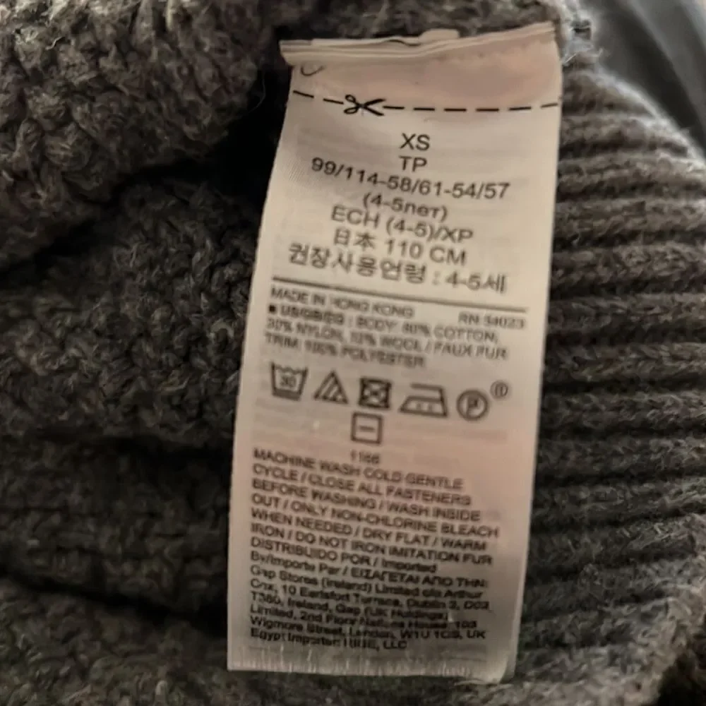 Gap kids gray sweater. XS